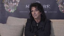 Alice Cooper Discusses Bar Brawl With Kasabian Over Iraq War