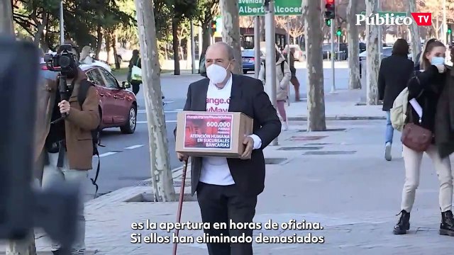 El impulsor de la campaña para un trato más humano a las personas mayores en los bancos: Es una llamada a evitar la exclusión