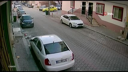 Taksiden inip, çalışır vaziyetteki otomobili böyle çaldılar