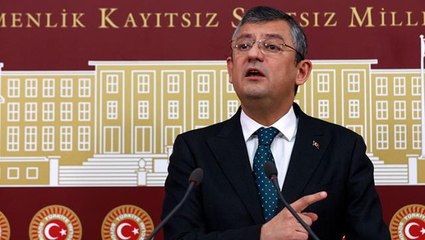 Cumhurbaşkanı adaylığı tartışmalarına CHP'li Özel'den yorum: Anayasa metnine göre aday olamıyor