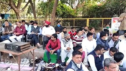 ़सतीश पूनिया की टिप्पणी के विरोध में कांग्रेस ने धरना देकर जताया विरोध