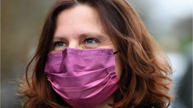 Voici - Roxana Maracineanu : la ministre des Sports positive au Covid-19 avant son départ pour les JO d'hiver