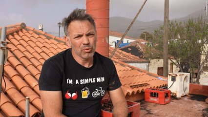 Los isleños de Palma inician la limpieza tras la erupción del volcán