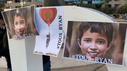 Decenas expresan con velas en Rabat su pesar por la muerte de Rayan