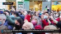 Una legión de 'ayusers' jalea a la presidenta madrileña en las calles de Ávila y Valladolid
