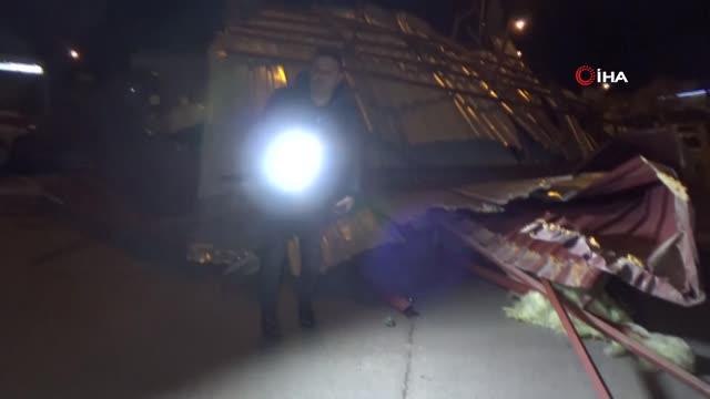 Karaman'da şiddetli rüzgar çatıları uçurdu, ağaçları kökünden söktü