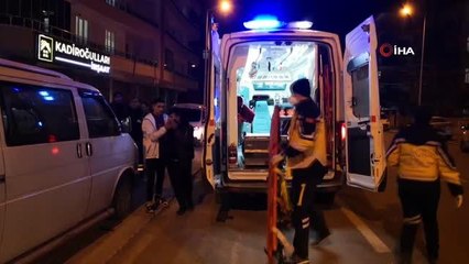 Motosikletin araca çarpma anı araç kamerasına yansıdı