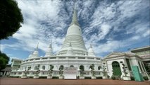 The White Stupa Chedi at Wat Prayun Wongsawat Worawihan at  Thon Buri in Bangkok , Thailand.