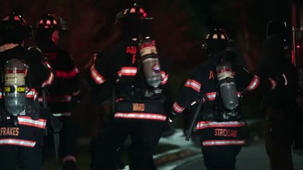 911 LONE STAR 3x05 - Clip fropm Season 3 Episode 5 - The Team Evacuates A Burning Building