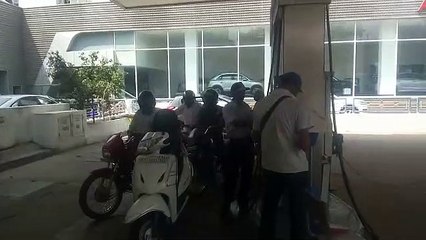 पेट्रोल-डीजल में रहत, कब तक पता नहीं