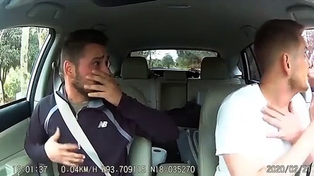 カルテルの検問に引っかかったアメリカ人観光客がめちゃめちゃビビる　Aaron y Logan son dos turistas de EEUU que circulaban por el Poblado de Isidro Cortes Rued
