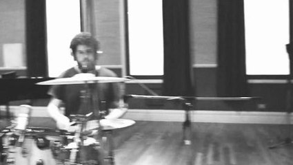 Yuck Perform 'Operation' At The RAK Studios