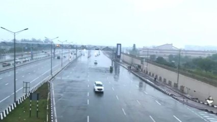 Delhi-NCR witnessed drizzling rain with cold waves