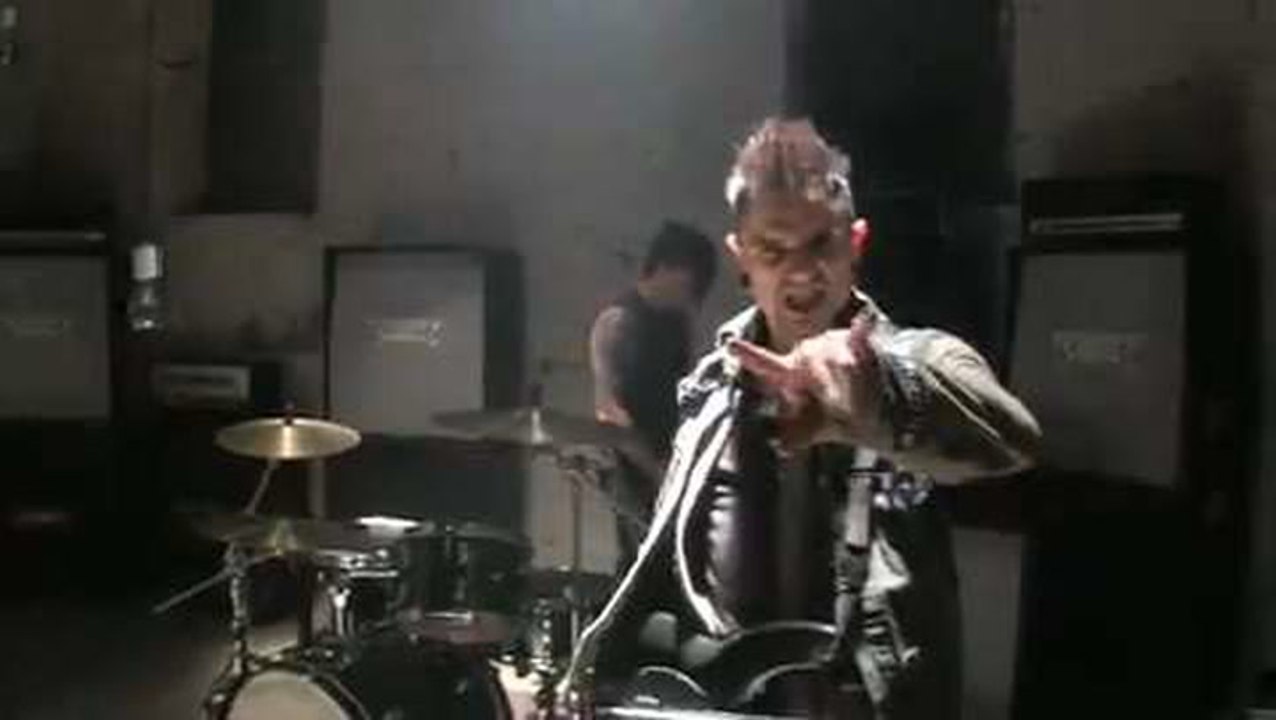 Bullet For My Valentine - 'Riot' (Exclusive Behind The Scenes)