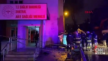 Otomobil aile sağlığı merkezine çaptı; anne ve baba öldü, kızları ağır yaralı