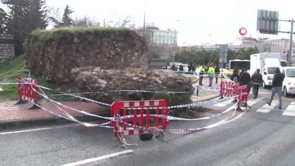 Son dakika haberleri! Şiddetli yağışa dayanamayan tarihi surların bir bölümü yola devrildi
