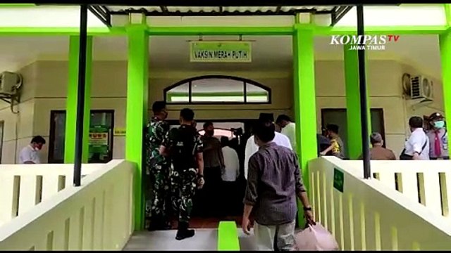 Menteri PMK Muhadjir Effendy Tinjau Vaksinasi Merah Putih