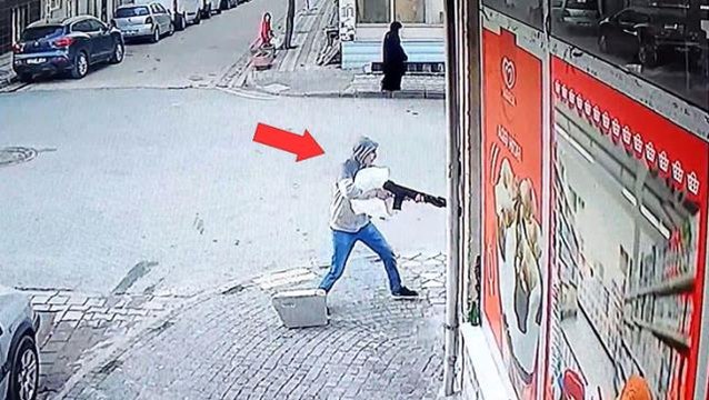 Tatlı yemek için çağırdığı husumetlisine pompalı tüfekle kurşun yağdırdı! O anlar kamerada