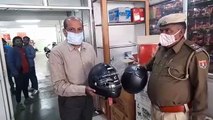 Traffic police: डुप्लीकेट हेलमेट की जांच, यातायात पुलिस पहुंची दुकानों पर... देखे वीडियो खबर