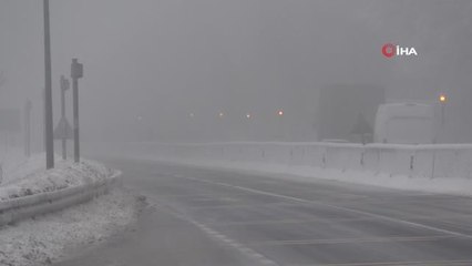 Bolu Dağı'nda kar ve sis etkili oluyor