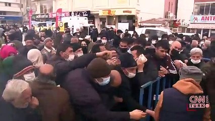 "Bedava sucuk ekmek" izdihamı