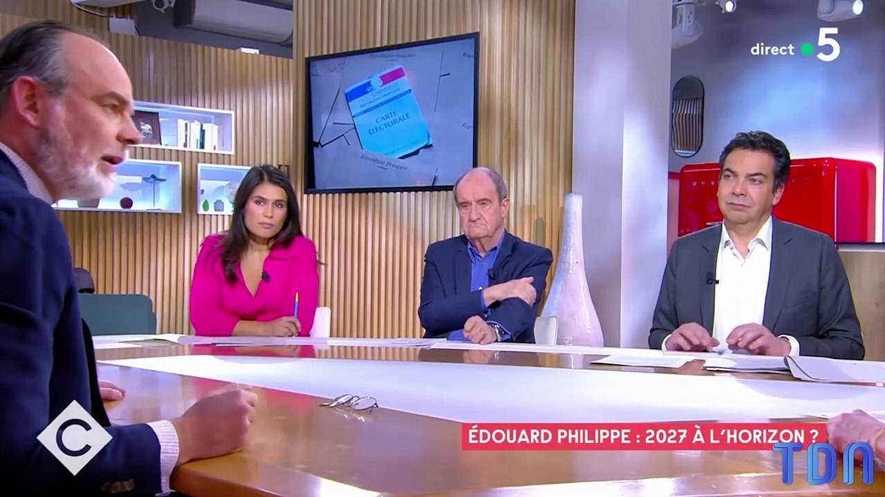 La barbe complètement blanche d'Edouard Philippe