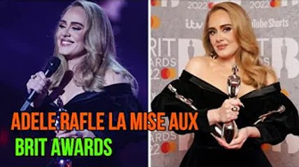 ADELE RAFLE LA MISE AUX BRIT AWARDS