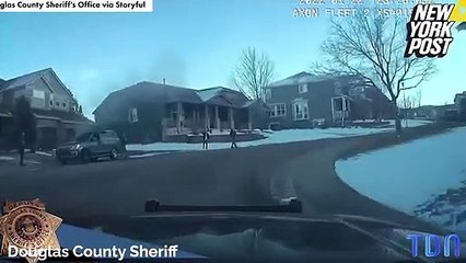 Un policier sauve un chien des flammes