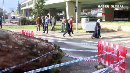 Fatih'te tarihi surdan kopan parça yola devrildi