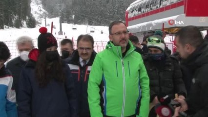 Bakan Kasapoğlu: "Daha büyük hedeflere sporcularımızla, millet olarak yürüyeceğiz