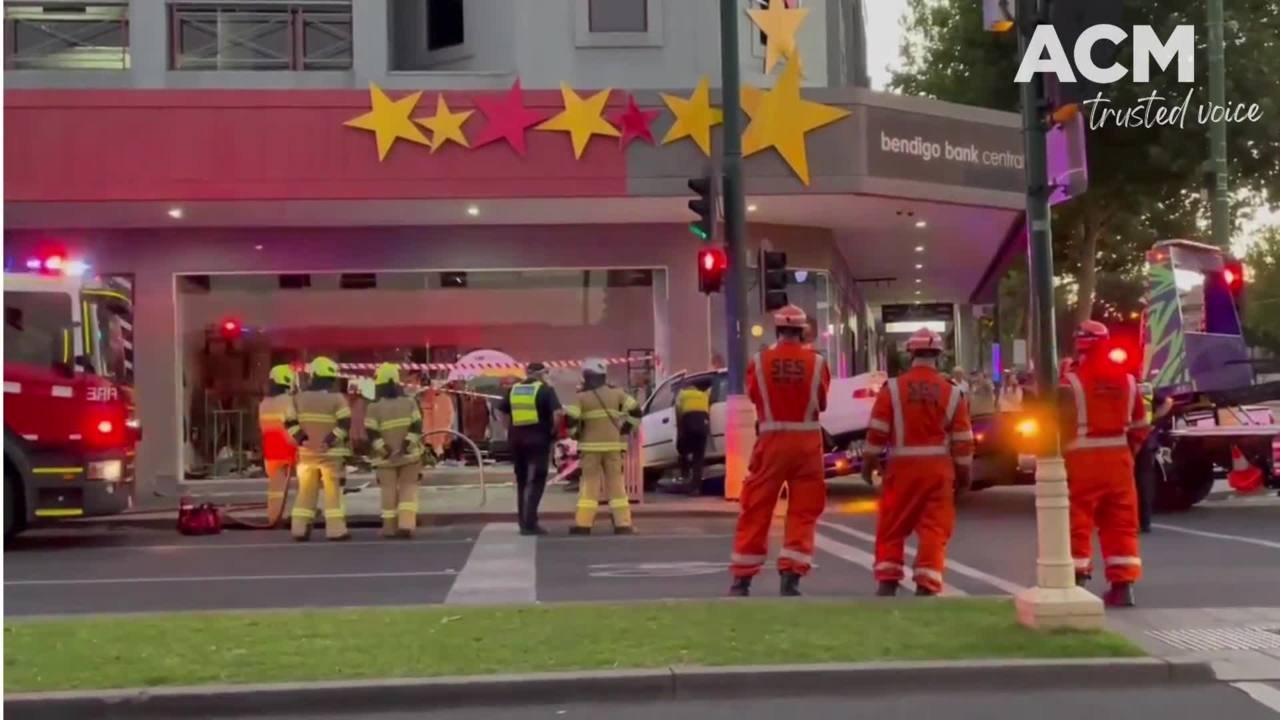 Emergency services assess Bendigo CBD crash sit...