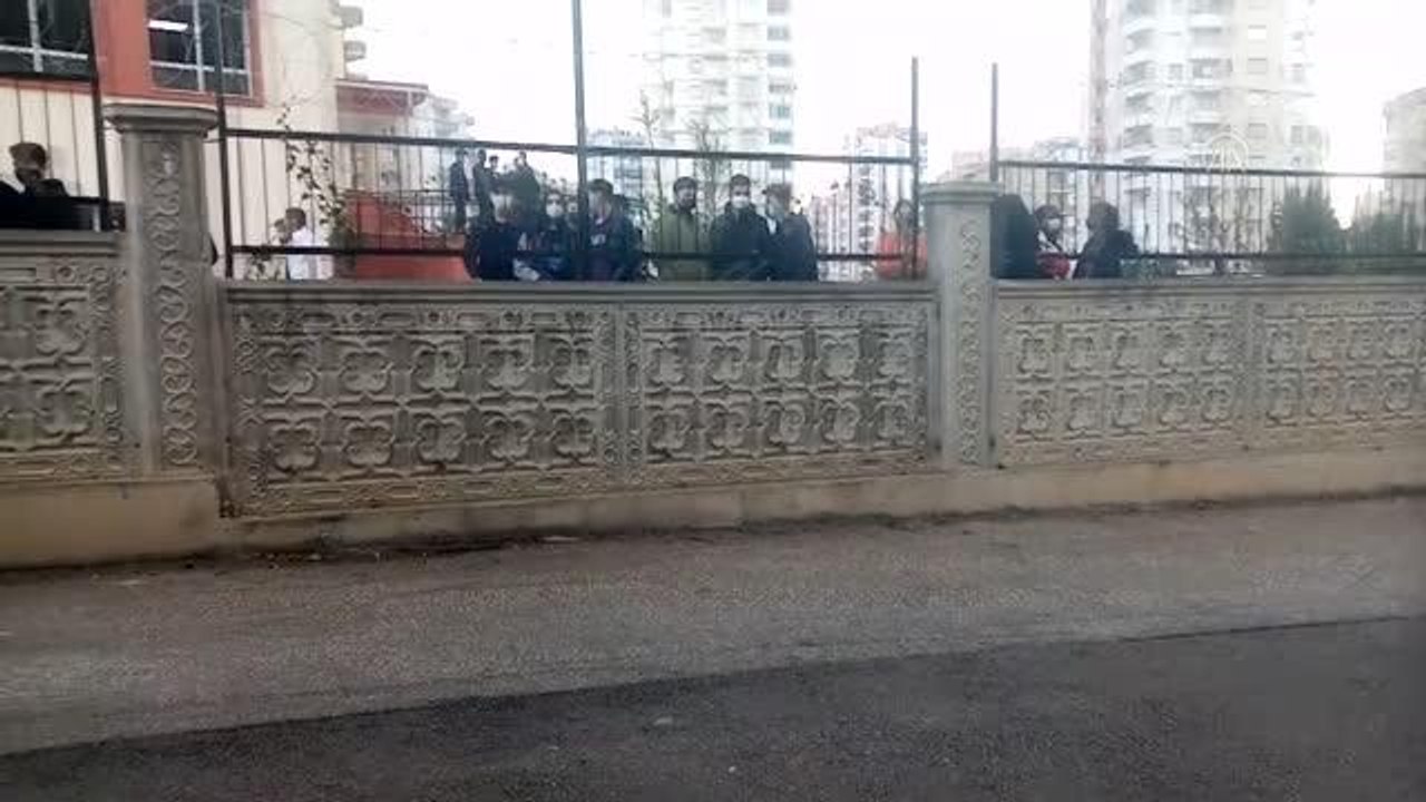 Son dakika haberi | Baba ve oğlu silahlı saldırıdan yara almadan kurtuldu