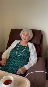 Marian Simpson sings a tune she remembers from back in the day