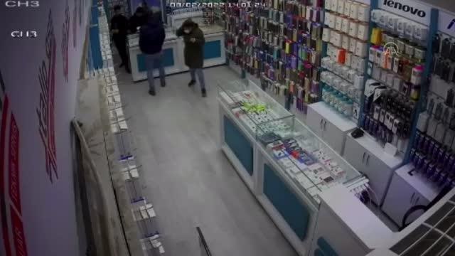 Tamircide değişim sırasında duman çıkaran batarya korkuya neden oldu