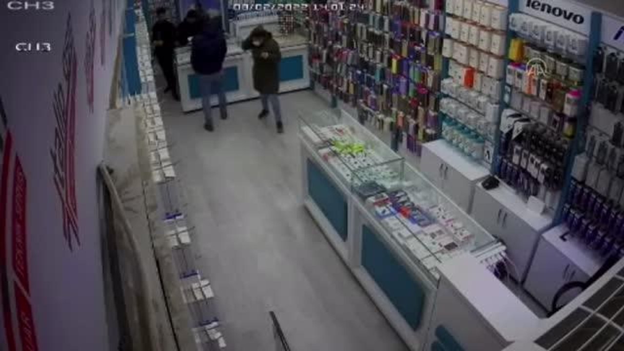 Tamircide değişim sırasında duman çıkaran batarya korkuya neden oldu