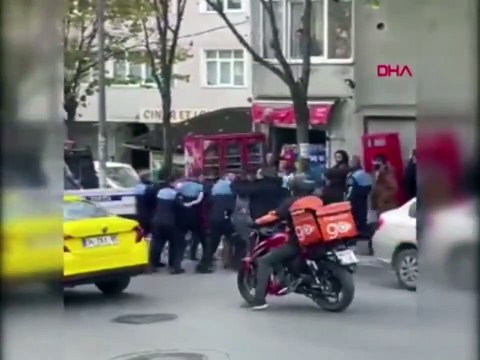  Esenyurt'ta zabıta ve seyyar satıcılar arasında kavga