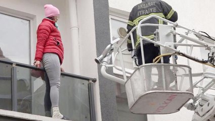 Sevgilisi tarafından 2 hafta boyunca alıkonulan kadın, balkondan böyle kurtarıldı