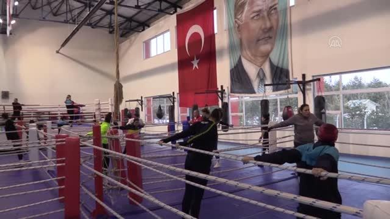KASTAMONU - Kadın Boks Milli Takımı'nın kampı devam ediyor
