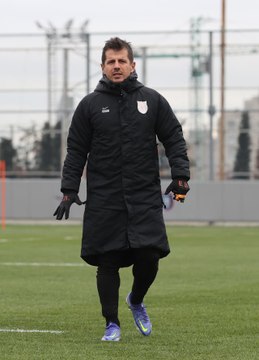 Medipol Başakşehir Teknik Direktörü Emre Belözoğlu transferlerden memnun