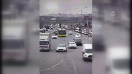 Son dakika... Polisin kaçan otomobile açtığı uyarı ateşinde bir kişi hayatını kaybetti