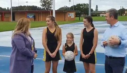 Mayor Peta Pinson, netball players Chalece Morgan, Olivia McKechnie and Ava Hartog with Dr David Gillespie.
