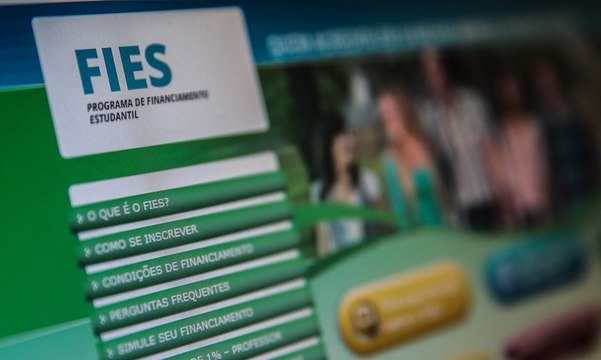 Advogado diz que embora seja em ano eleitoral, a ação de Bolsonaro em conceder descontos no Fies é louvável
