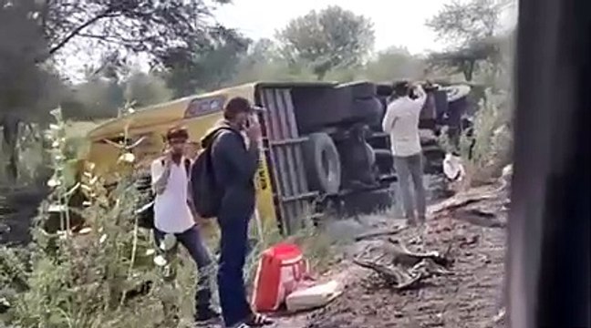 कार से भिड़ंत के बाद बस पलटी, कार चालक की मौत