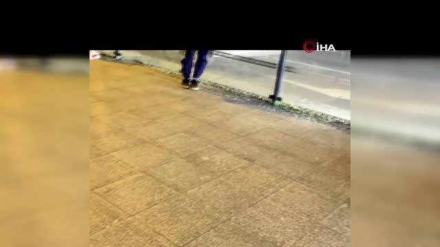 Berlin'de 17 yaşındaki Türk kıza ırkçı saldırıSaldırganlar gözaltına alındıktan sonra serbest bırakıldı