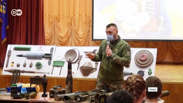 Как украинских школьников готовят к возможной войне с Россией (09.02.2022)