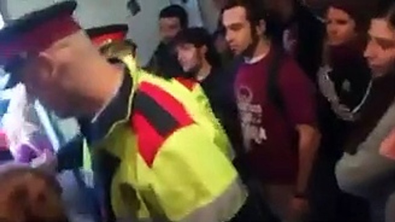 Mossos echan a okupas