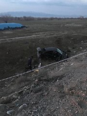 Buzlanma nedeniyle kontrolden çıkan otomobil şarampole devrildi: 2 ölü, 2 yaralı