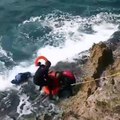 Bomberos SDE rescatan hombre se lanzó al mar en la Avenida España