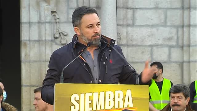 Abascal sobre la inmigración: Lo que hay que hacer es no traer a gente a la que le gusta coger los machetes