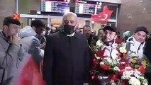 Furkan Akar, Erzurum'da çiçeklerle karşılandı